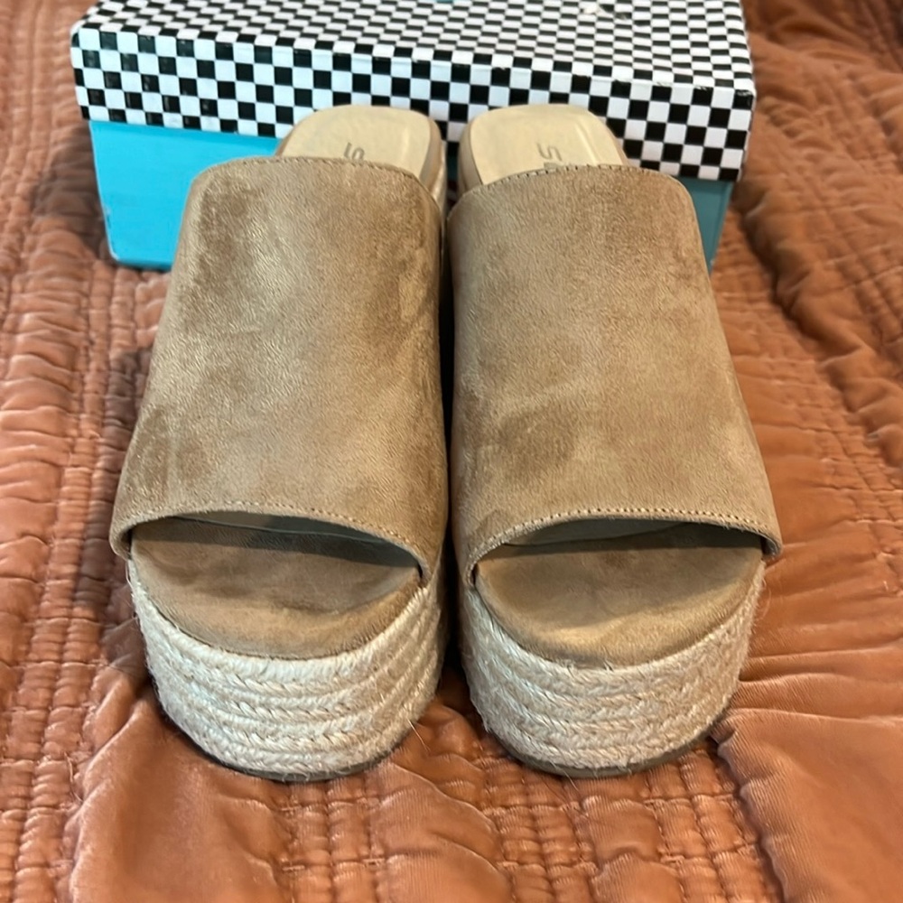 Soda wedge heel